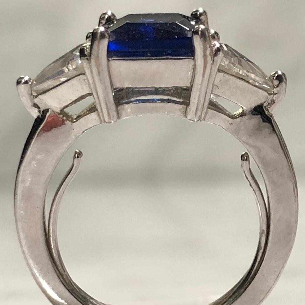 Nv 3 Stone Ring - image 4